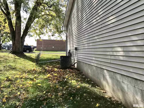 1455 E Myrtle St, Canton, IL 61520 photo 24