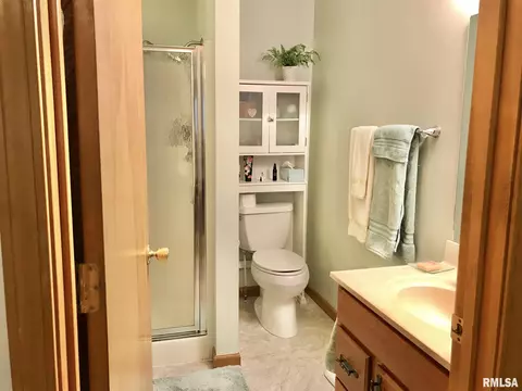 1455 E Myrtle St, Canton, IL 61520 photo 17