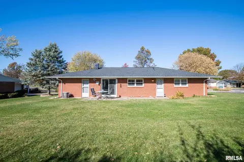 1622 Summit Dr, Pekin, IL 61554 photo 3