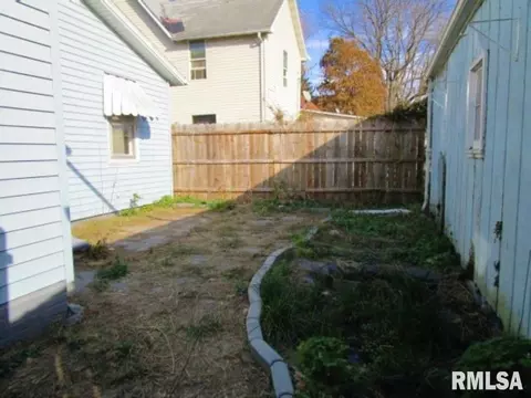 706 E Walnut St, Canton, IL 61520 photo 24