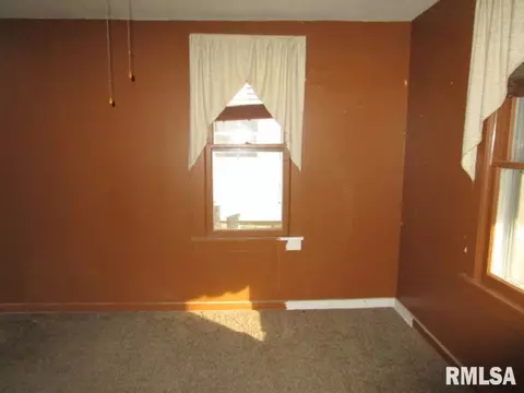 706 E Walnut St, Canton, IL 61520 photo 18