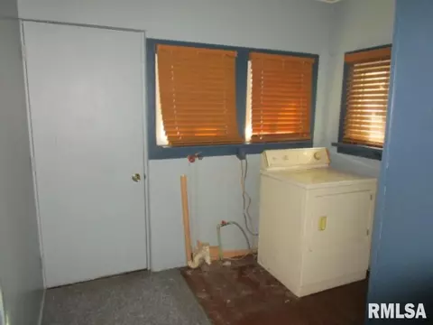 706 E Walnut St, Canton, IL 61520 photo 22