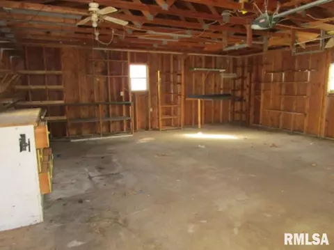 706 E Walnut St, Canton, IL 61520 photo 23