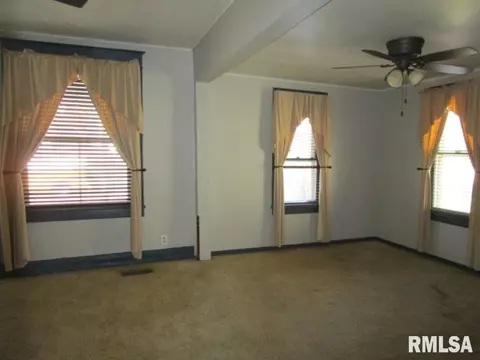 706 E Walnut St, Canton, IL 61520 photo 6