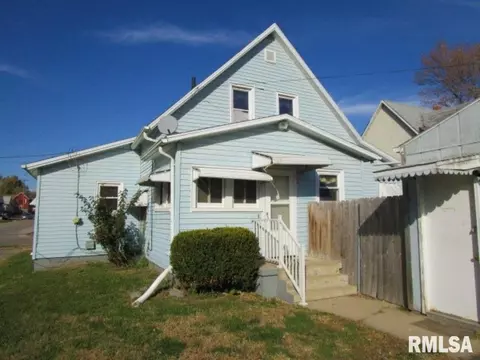 706 E Walnut St, Canton, IL 61520 photo 2