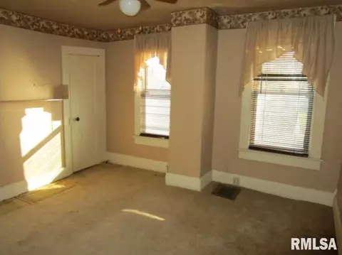 706 E Walnut St, Canton, IL 61520 photo 20