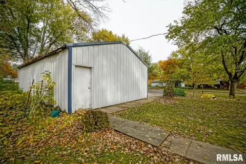711 S Oak St, Delavan, IL 61734 photo 28