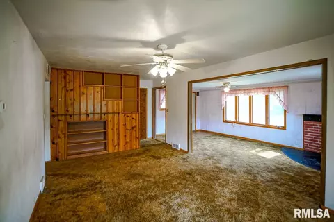 711 S Oak St, Delavan, IL 61734 photo 5