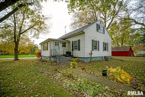711 S Oak St, Delavan, IL 61734 photo 1