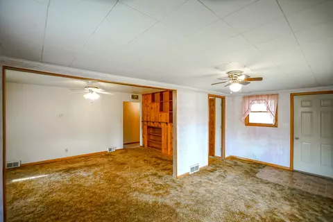 711 S Oak St, Delavan, IL 61734 photo 4