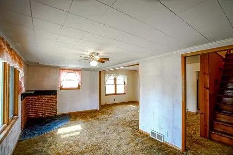 711 S Oak St, Delavan, IL 61734 photo 2