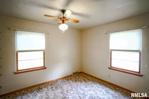 711 S Oak St, Delavan, IL 61734 photo 15