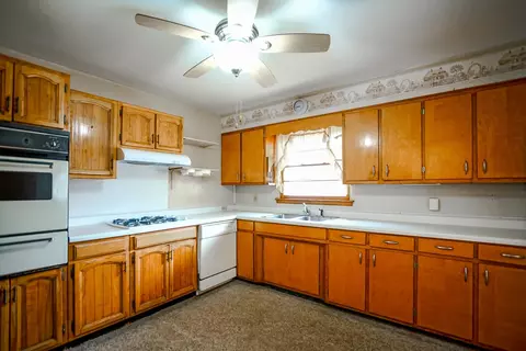 711 S Oak St, Delavan, IL 61734 photo 7