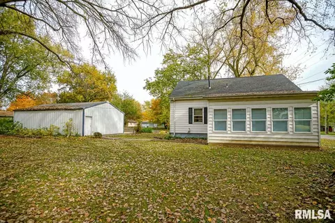 711 S Oak St, Delavan, IL 61734 photo 27