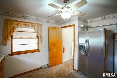 711 S Oak St, Delavan, IL 61734 photo 10