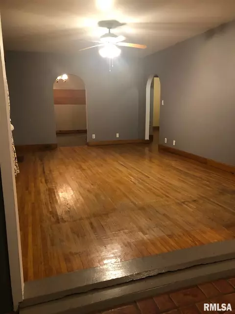 404 E Washington St, Cuba, IL 61427 photo 10