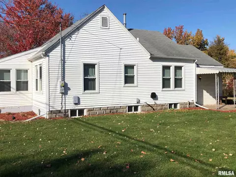 404 E Washington St, Cuba, IL 61427 photo 2