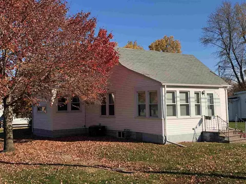 404 E Washington St, Cuba, IL 61427 photo 4