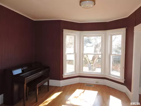 1135 Maple Ave, Macomb, IL 61455 photo 9