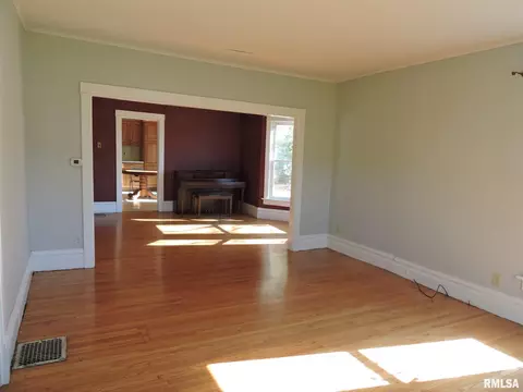 1135 Maple Ave, Macomb, IL 61455 photo 7