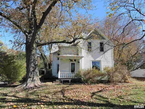 1135 Maple Ave, Macomb, IL 61455 photo 2