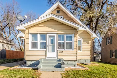 1202 S 7th St, Pekin, IL 61554 photo 1
