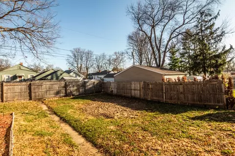 1202 S 7th St, Pekin, IL 61554 photo 31