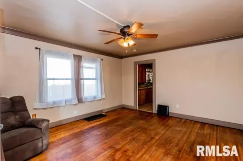 1202 S 7th St, Pekin, IL 61554 photo 9