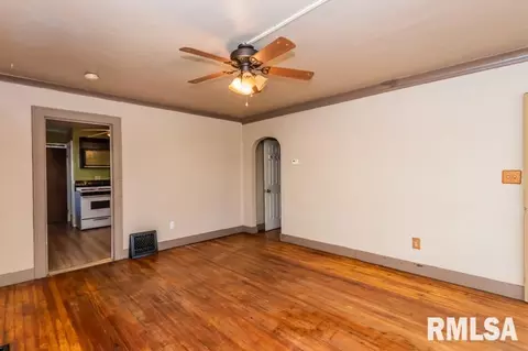 1202 S 7th St, Pekin, IL 61554 photo 11