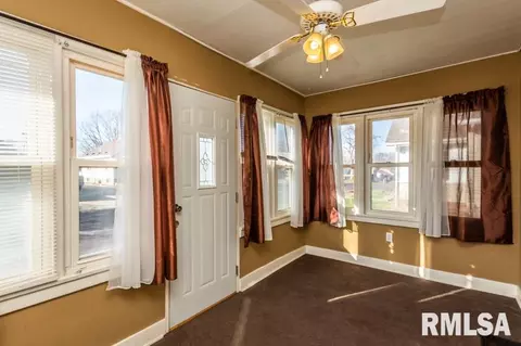 1202 S 7th St, Pekin, IL 61554 photo 5
