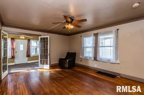 1202 S 7th St, Pekin, IL 61554 photo 8