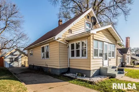 1202 S 7th St, Pekin, IL 61554 photo 2