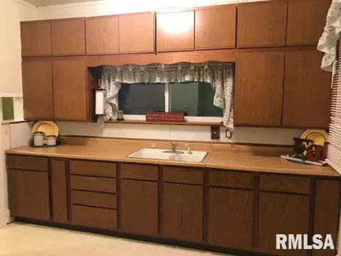 438 S Madison St, Macomb, IL 61455 photo 7