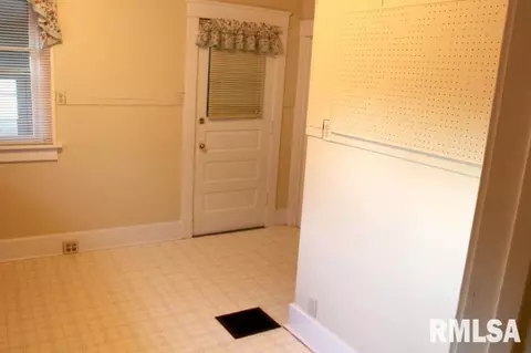 438 S Madison St, Macomb, IL 61455 photo 8