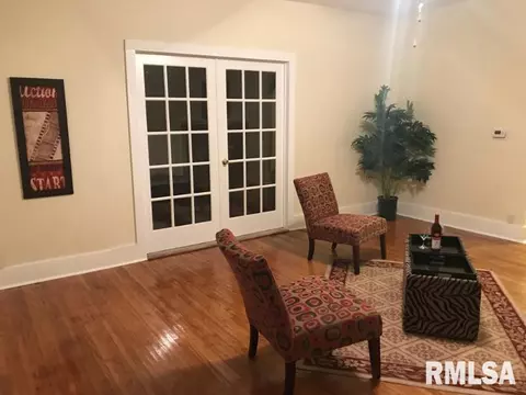 438 S Madison St, Macomb, IL 61455 photo 3