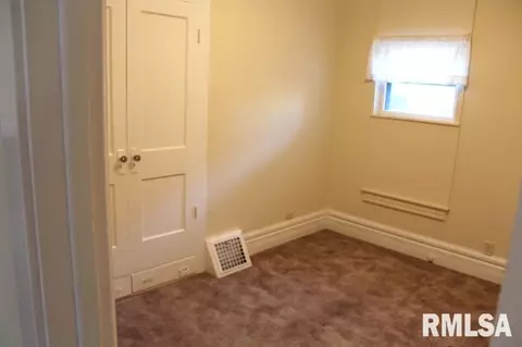 438 S Madison St, Macomb, IL 61455 photo 14