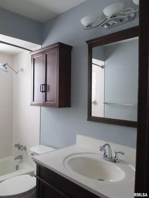 811 S Kickapoo Ln, Peoria, IL 61604 photo 13