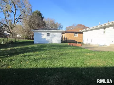 811 S Kickapoo Ln, Peoria, IL 61604 photo 36