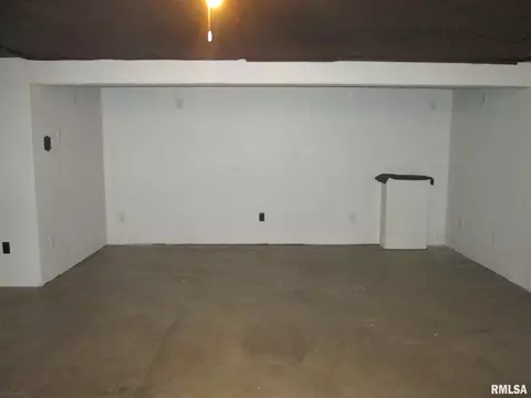 811 S Kickapoo Ln, Peoria, IL 61604 photo 21