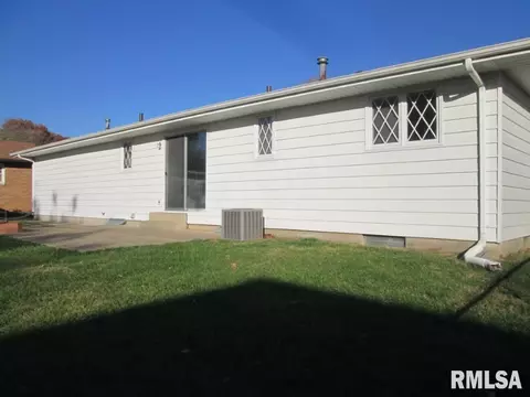 811 S Kickapoo Ln, Peoria, IL 61604 photo 38