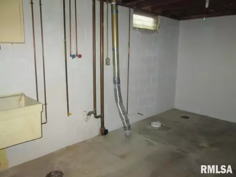 811 S Kickapoo Ln, Peoria, IL 61604 photo 27