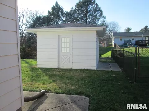 811 S Kickapoo Ln, Peoria, IL 61604 photo 32