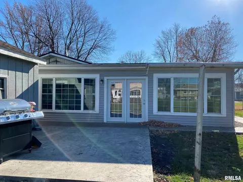 1325 E Locust St, Canton, IL 61520 photo 27