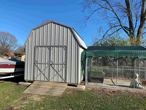 1325 E Locust St, Canton, IL 61520 photo 32