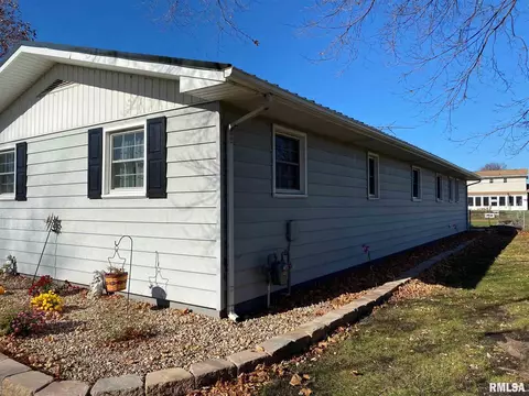 1325 E Locust St, Canton, IL 61520 photo 23