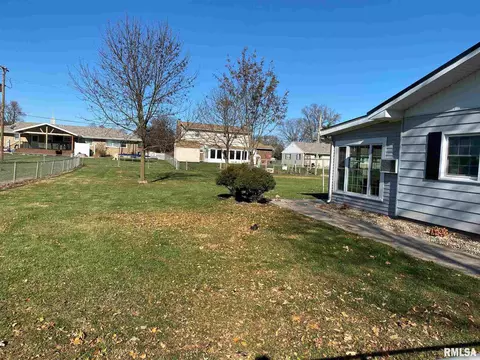 1325 E Locust St, Canton, IL 61520 photo 26