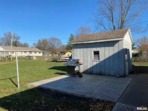 1325 E Locust St, Canton, IL 61520 photo 31