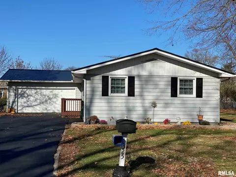 1325 E Locust St, Canton, IL 61520 photo 1