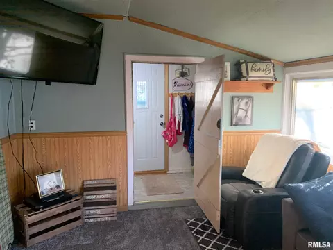 608 Robert St, Henry, IL 61537 photo 5