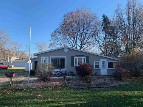 608 Robert St, Henry, IL 61537 photo 1